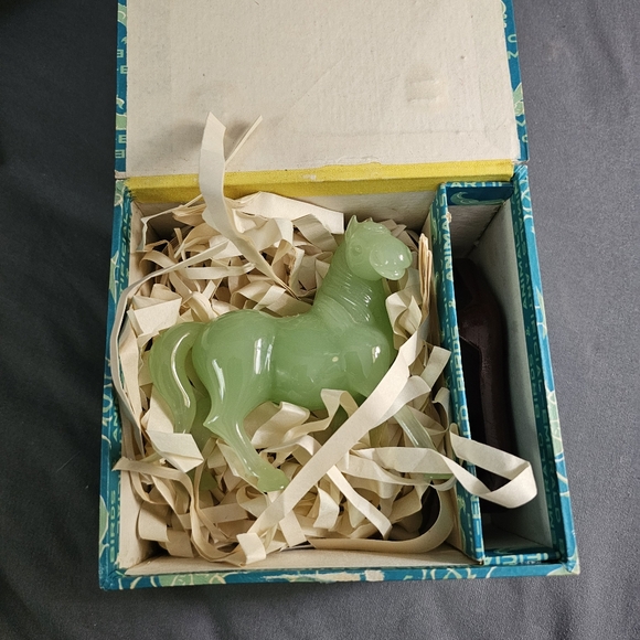 Vintage Chinese Elegant Green Glass Horse Figurine In Box - Picture 9 of 9
